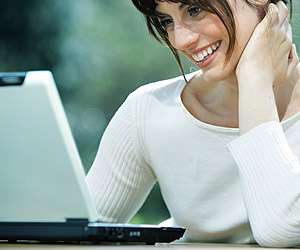 mujer computadora