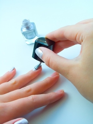 Rápida manera de secar esmalte de uñas