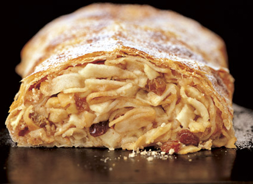 Apfelstrudel, torta, postre austriaco, postre aleman.