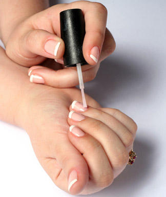 manicura simple con flores