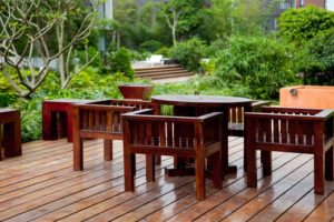 Cuidar muebles de madera al aire libre