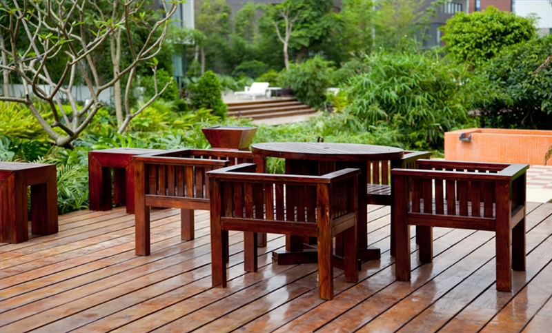 Cuidar muebles de madera al aire libre
