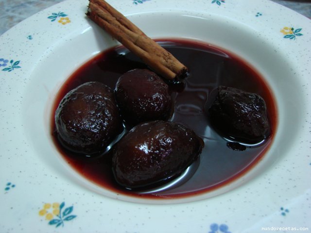 Ciruelas al vino, Ciruelas, vino, postre frances.