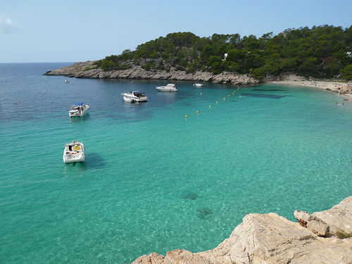 Vacaciones en Ibiza, playa y fiesta 1