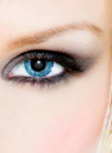 Delinea tus ojos de una forma sencilla en pocos pasos 1