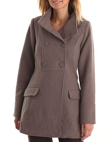 Abrigo con corte trapecio