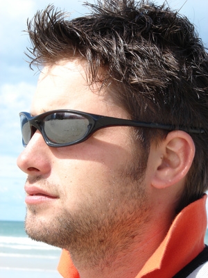 hombre con gafas