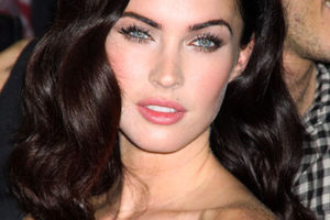 Megan Fox con ondas de agua