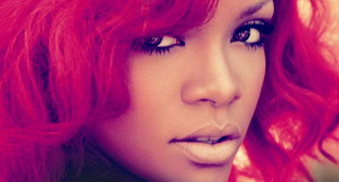 Rihanna con labios nude
