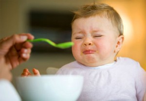 bebe no quiere comer