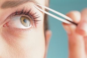 Cómo depilar las cejas si tienes el rostro redondo 12