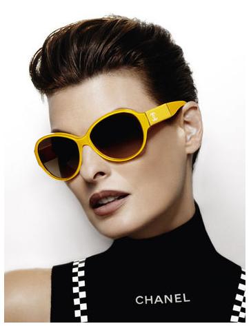 Cómo llevar las gafas de sol con glamour 1