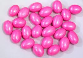 Almendras bañadas en colorante dulce