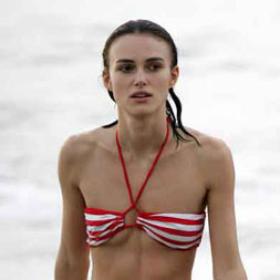 keira pechos pequeños