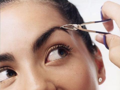 cejas gruesas de moda