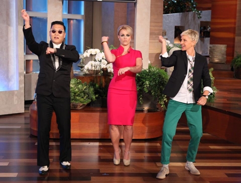 Briney Spears baila la coreografía de PSY