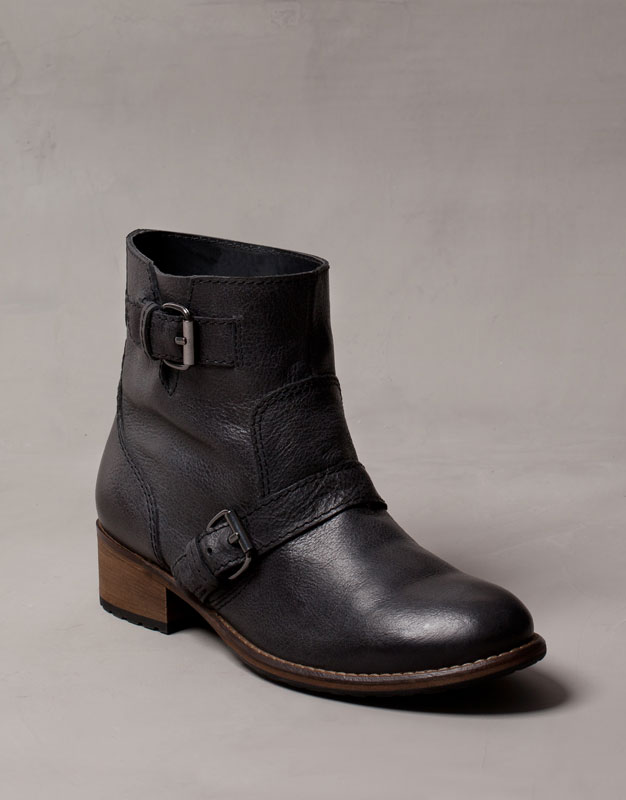 Botín oscuro de Pull and Bear