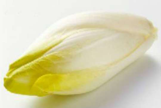 Recetas vegetarianas: endibias rellenas de queso, aceitunas y nueces