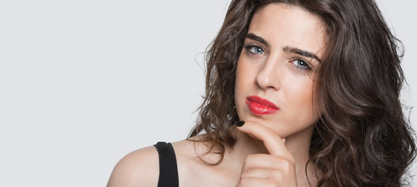 mujer pensativa