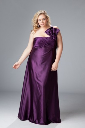 Looks de vestidos de fiesta talla plus, elegancia y comodidad 1