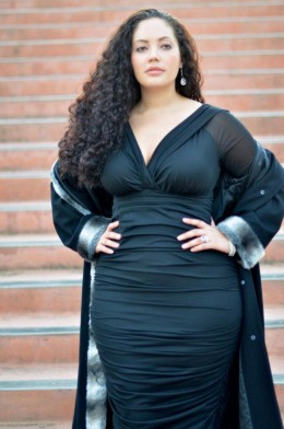 Vestido de fiesta en talla plus, elegancia y presencia en mujeres 1