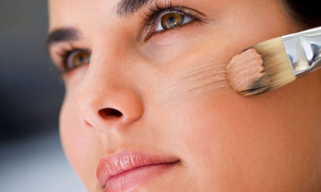 aplicar base de maquillaje