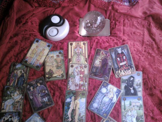 Cartas del tarot gratis tirada: averigua si durarás en el trabajo