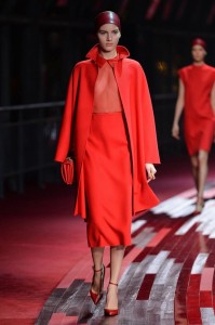 El rojo vuelve para este final de Año: tendencias vestidos