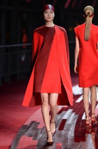 El rojo vuelve para este final de Año: tendencias vestidos