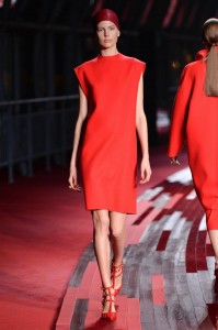 El rojo vuelve para este final de Año: tendencias vestidos