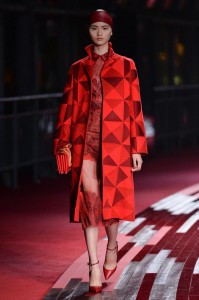 El rojo vuelve para este final de Año: tendencias vestidos