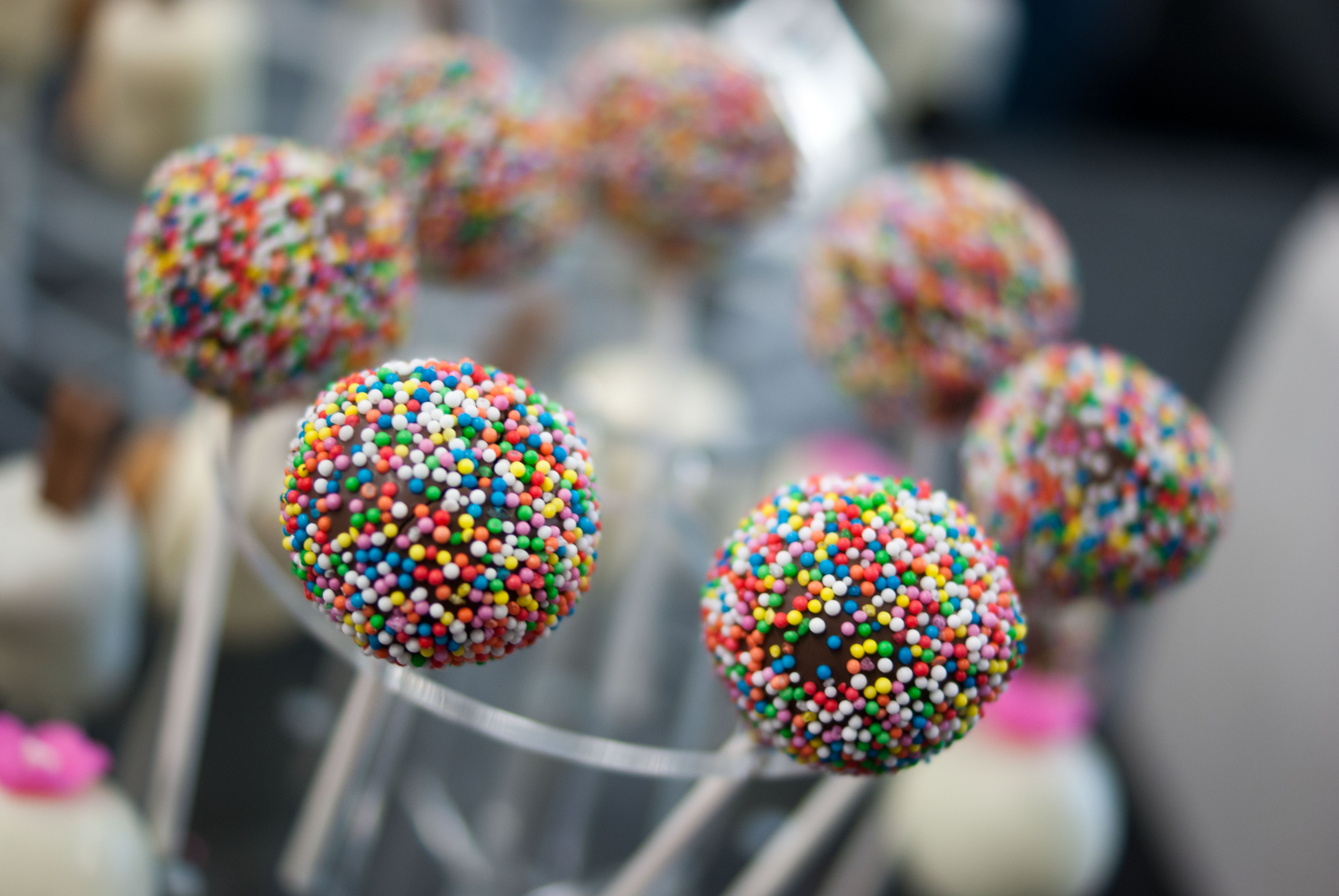 Cake pops de chocolate decoradas