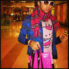 Aless Gibaja con ropa de hello kitty