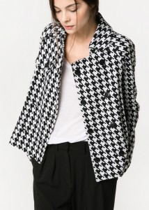 outfit con chaqueta de pata de gallo