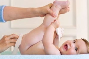 Mi bebé tiene las nalguitas rojas ¿Qué hacer con la dermatitis del pañal? 4