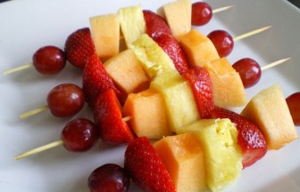 brochetas de frutas