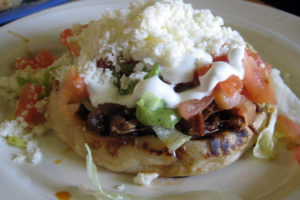sopes de frijoles