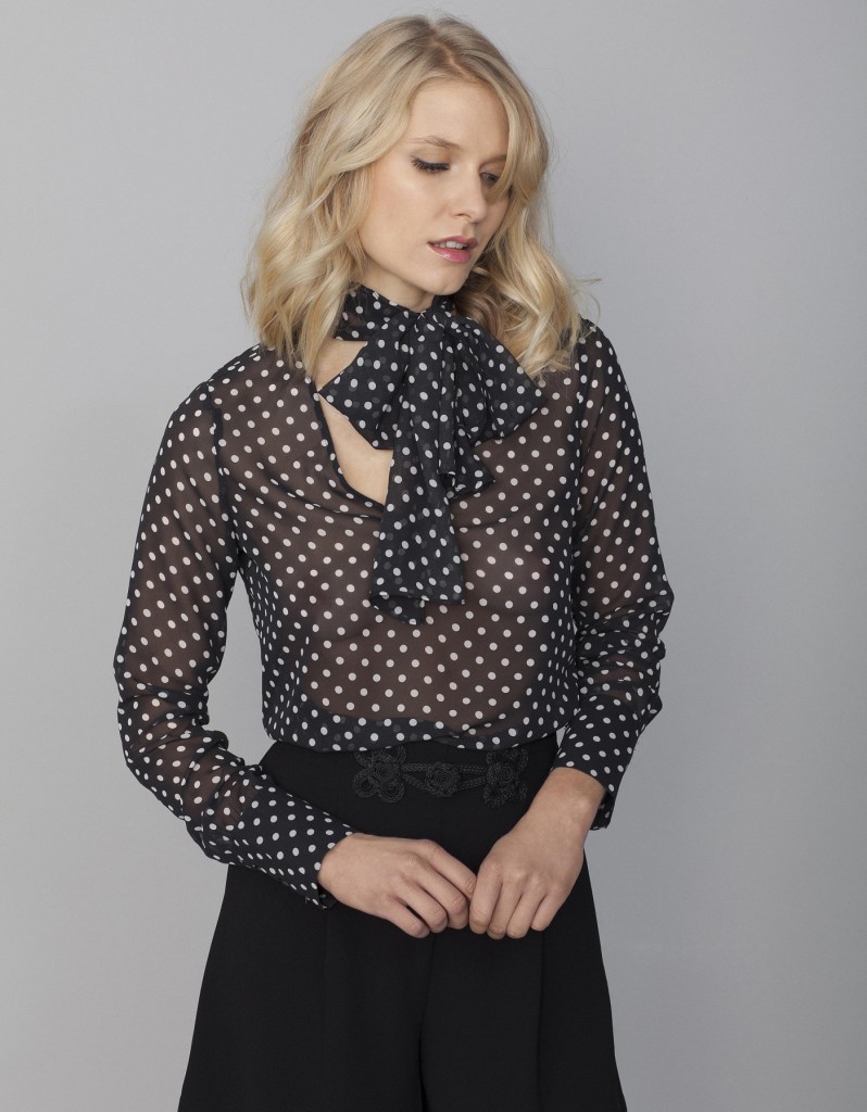 Blusa lunares con lazo