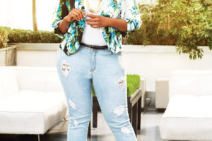 Look casual chic con jeans para mujeres de talla grande