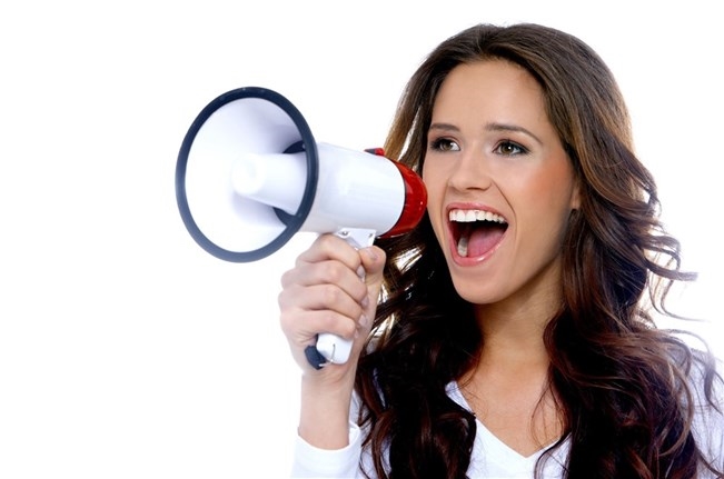 mujer comunicativa