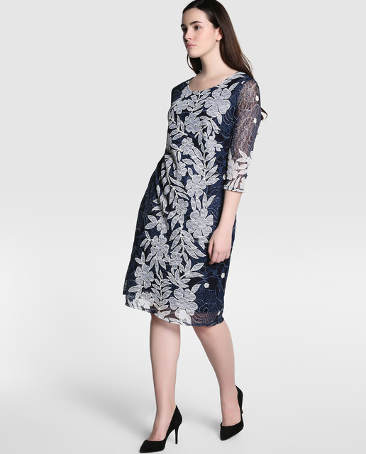 4 outfits para una cena romántica para mujeres de talla grande - vestido con encaje
