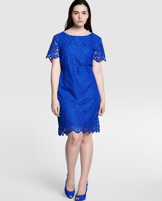 4 outfits para una cena romántica para mujeres de talla grande - vestido con encaje azul