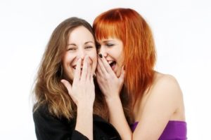 amigas platicando