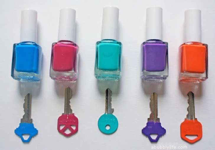 decorar llaves con esmalte