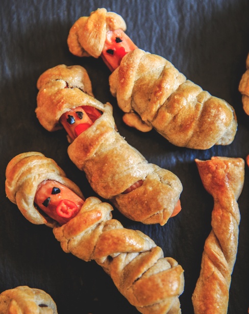 Snacks y recetas de Halloween - salchichas zombies