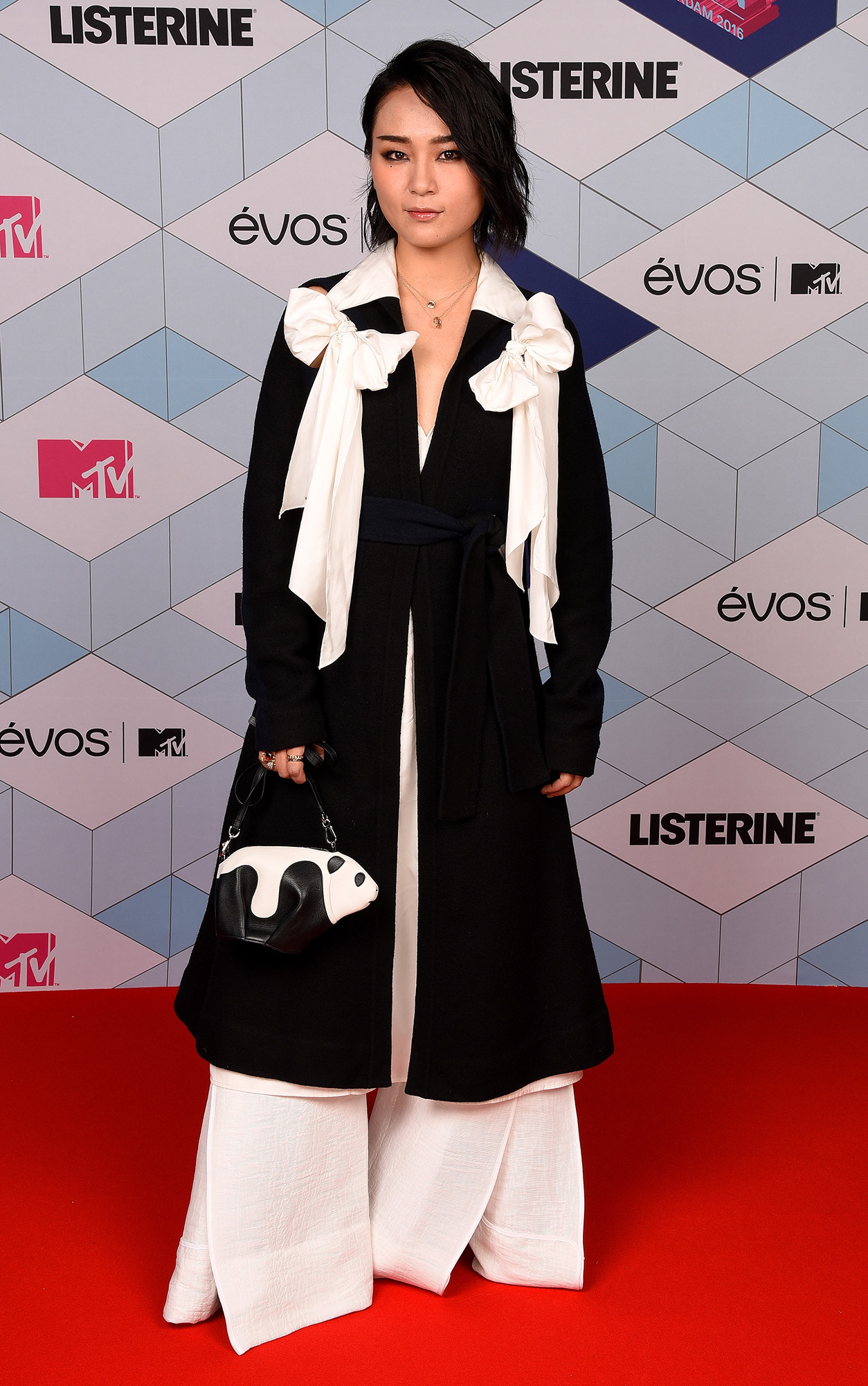Los mejores y peores vestidos de los MTV Europe Music Awards 2017 - bibi zhou