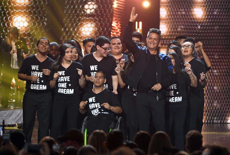 Lo más motivo de Los Grammy Latino - alejandro sanz