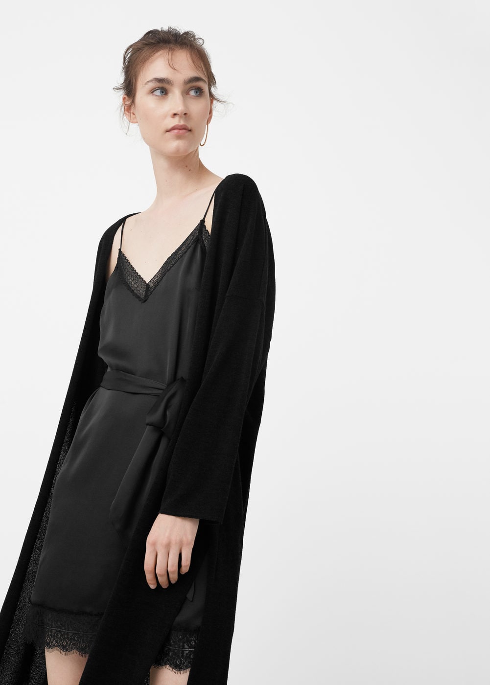 Vestidos Lenceros que podrás encontrar en Rebajas - vestido lencero negro con cinturon
