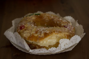 Trucos para hacer un roscón de Nata para Reyes más esponjoso