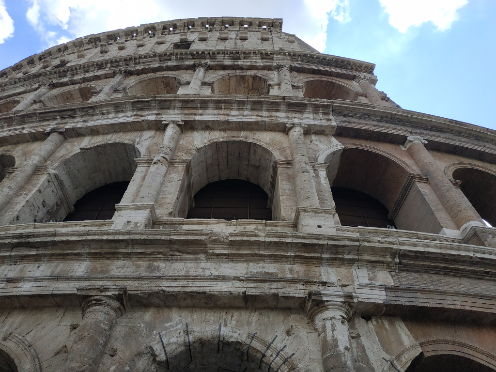 Foto curiosa del Coliseo Roma